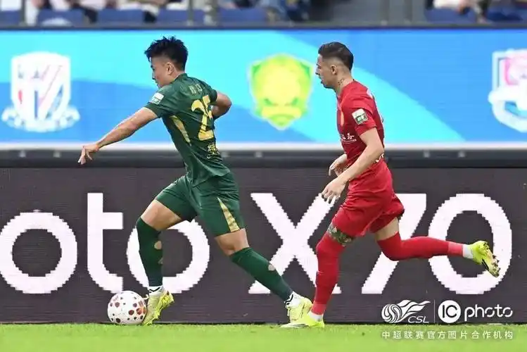 欧冠对决：尤文图斯 VS 利物浦